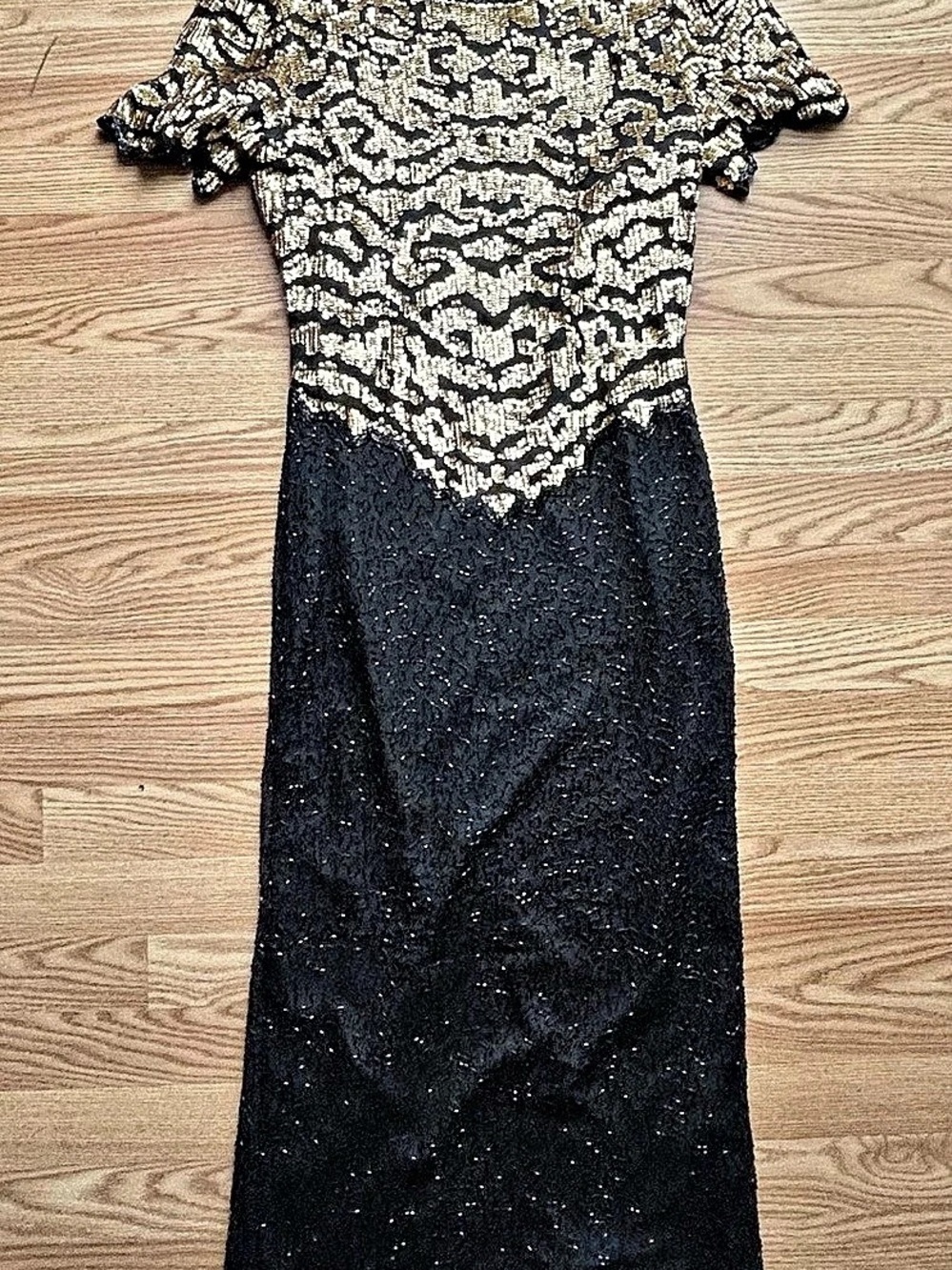 Laurence Kazar Sequin Maxi Dress in Black & Gold Size Medium Petite